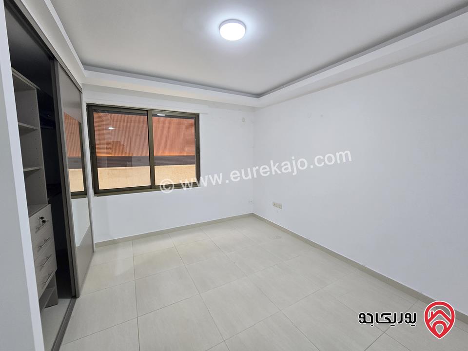 شقه شبه ارضية مساحة 100م مع ترس 50م للإيجار الفارغ في عمان - جبل عمان