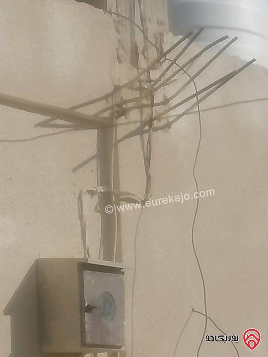 بيت مكون من شقتين على أرض 340م للبيع في المفرق الخالديه