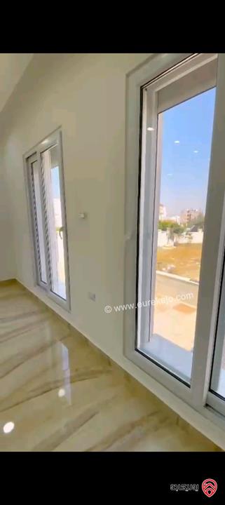 فيلا مساحة 1300م على أرض 1200م للبيع في عمان - الجبيهة 