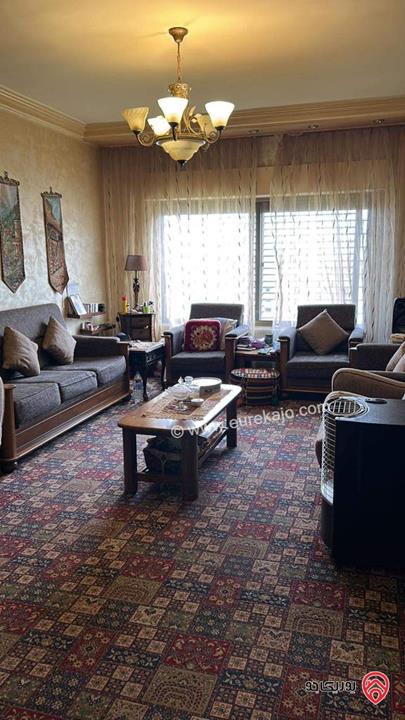 شقة فاخرة طابق ثاني مساحة 265م للبيع في عمان - خلدا