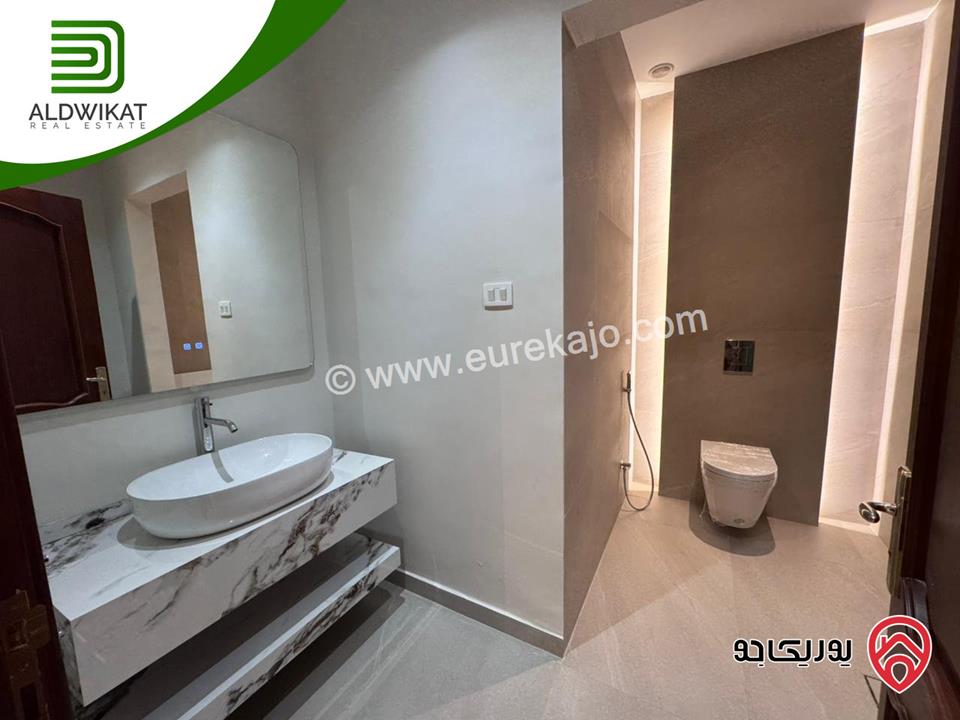 شقة فاخره ارضية للايجار في عمان - دير غبار مساحة البناء 280م ومساحة الحديقة 100م والترس 150م موقع مميز تصلح للسفارات والهيئات الدبلوماسية