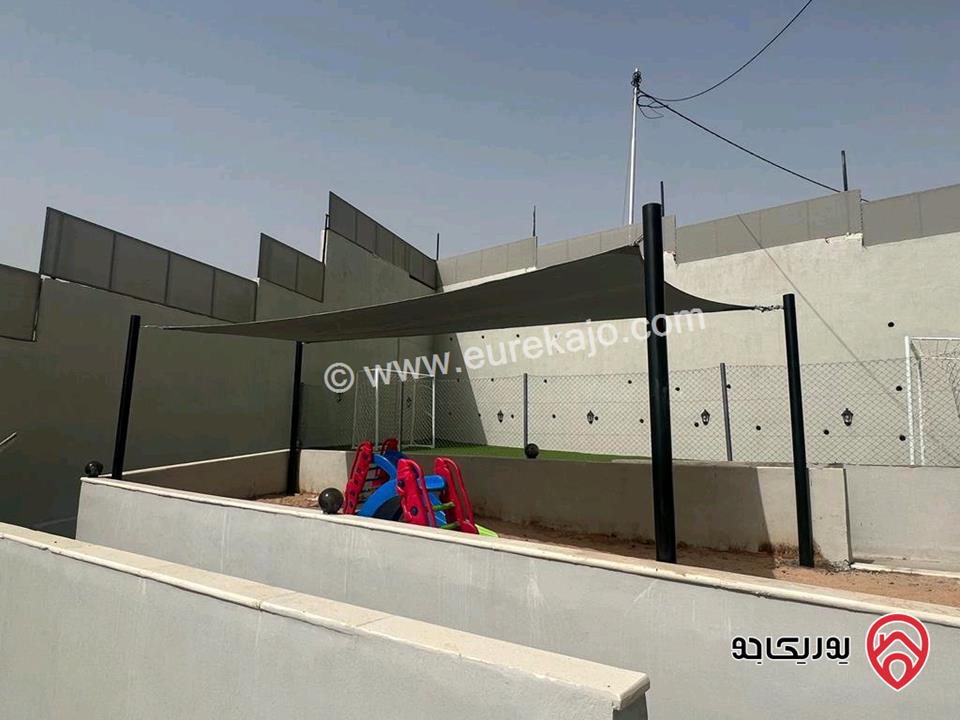 فيلا مساحة 700م على أرض 3 دونم و 512م للبيع في السلط