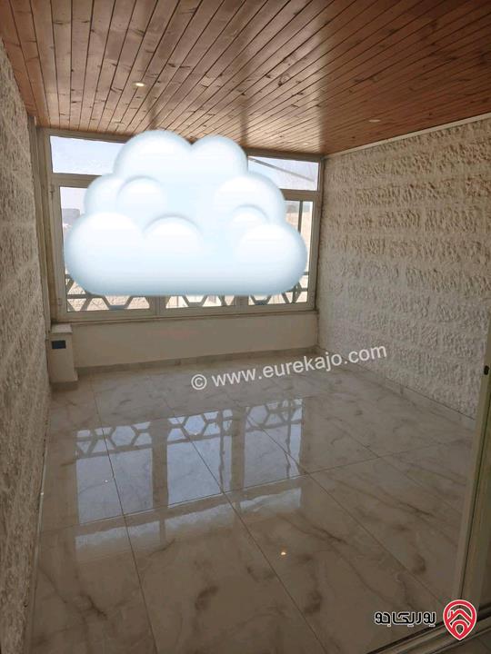 شقة مجددة فارغة مساحة 130م طابق ثاني للإيجار في عمان - الشميساني 