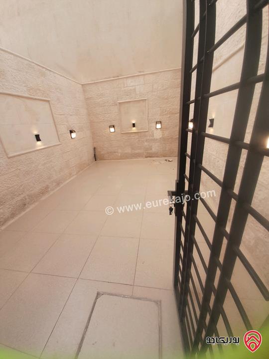 شقة سوبر ديلوكس ارضية مساحة 230م داخلي و 60م خارجي للبيع في عمان - طريق المطار