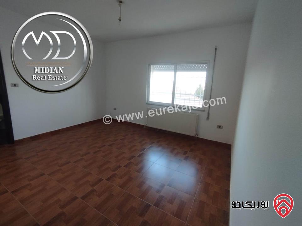 شقة للبيع في عمان - ام السماق طابق اول مساحة 215م 4 نوم تشطيبات سوبر ديلوكس اطلالة جميلة بسعر مميز جداً