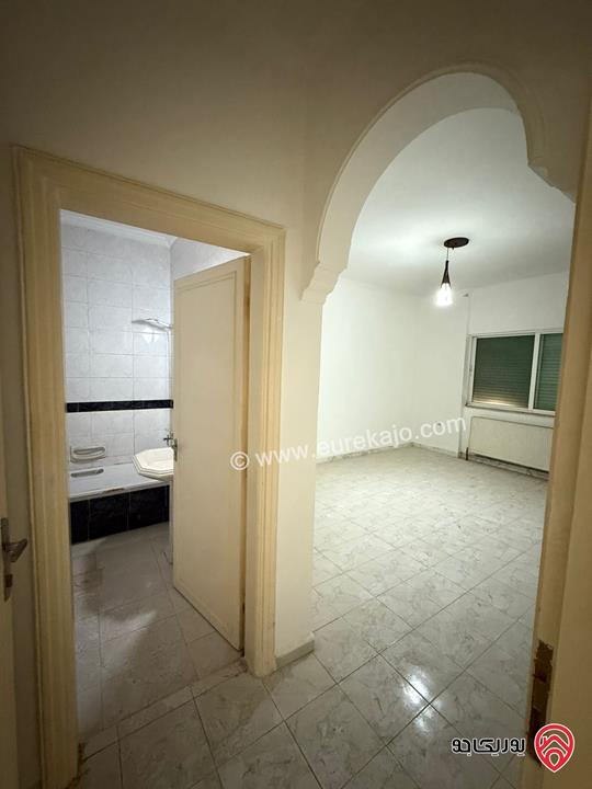 شقة فارغة مساحة 165م طابق ثاني للايجار في عمان - الرابية