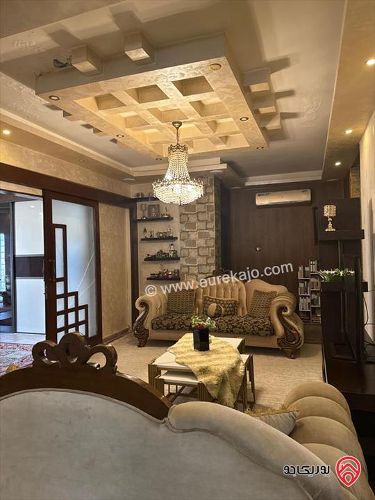 فيلا مستقلة و مميزة مساحة 275م على أرض 724م للبيع في السلط