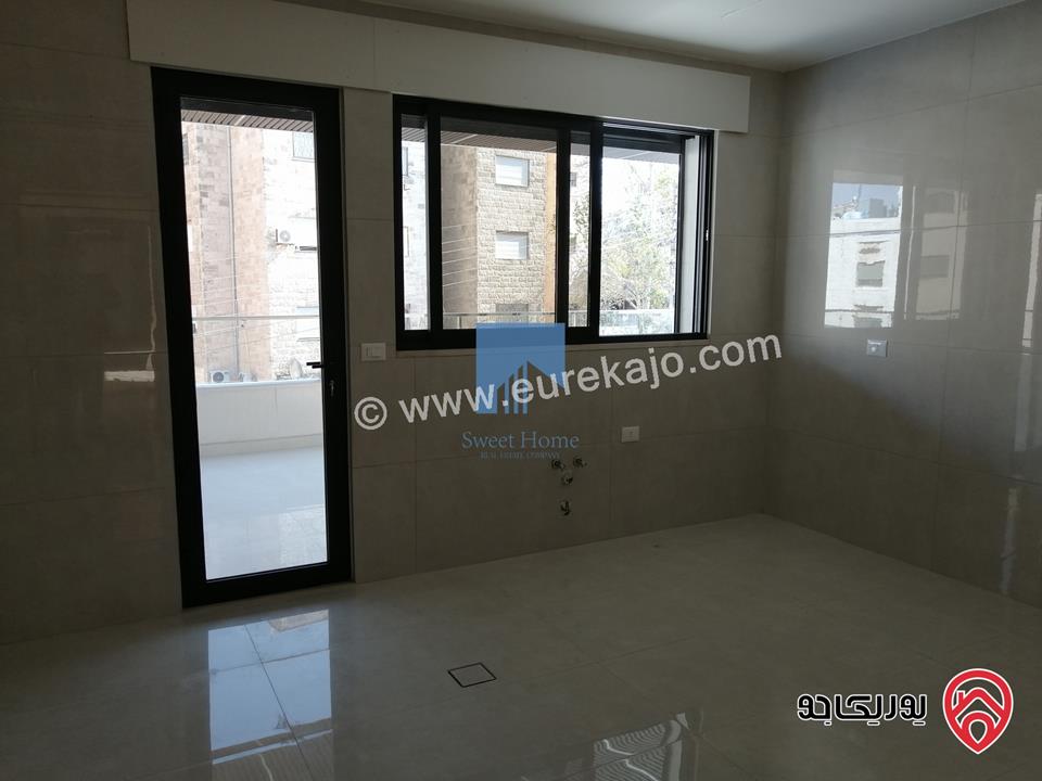 شقة فاخرة للبيع في عمان أم السماق - خلف السيتي مول وقرب مكة مول طابق ارضي 250م تشطيب سوبر ديلوكس لم تسكن