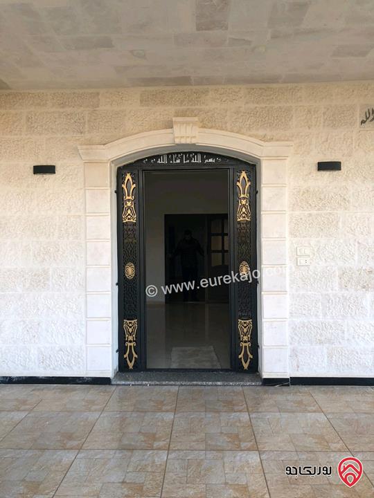 فيلا مساحة 280م على أرض 1300م للايجار في اربد - الصريح