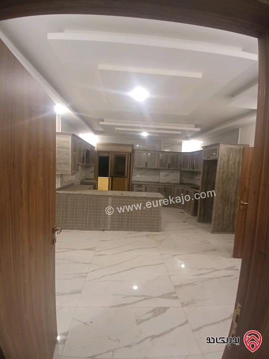 شقة لم تسكن مساحة 160م طابق ثاني للايجار في اربد - جنوب كومباوند الأمعري 