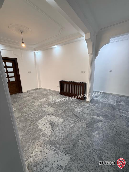 شقة طابق ثاني مساحة 190م للايجار في عمان - دير غبار 