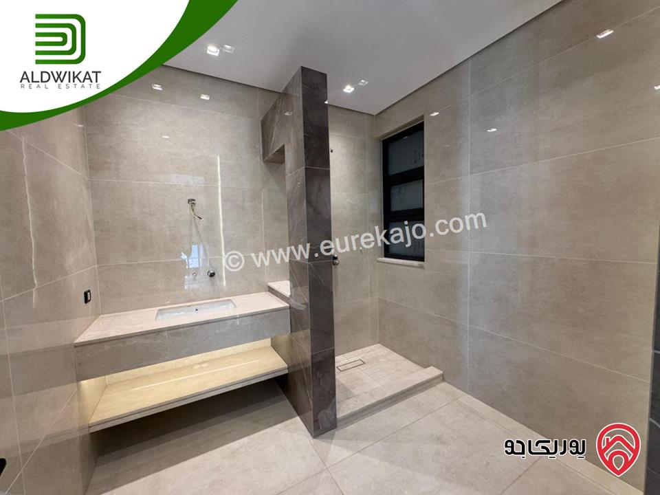 فيلا متلاصقة للبيع في عمان - دابوق مساحة الارض 500م ، البناء 780م ، الحديقة 50م والترس 150م