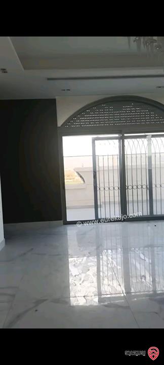 قصر فخم مساحة 4 دونم على أرض 2 دونم و 750م للبيع في عمان - الظهير