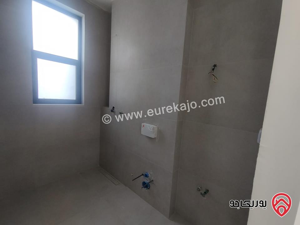 فلل متلاصقة مساحة الارض 250م مساحة البناء 500م للبيع في عمان - عبدون 