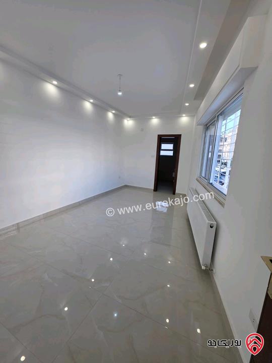 فيلا مساحة 300م على أرض 500م للايجار في عمان - أم السماق خلف مجع جبر بالقرب من نادي فتنس 