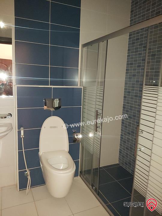 شقة أرضية طابقية مفروشة مساحة 302م داخلي و 70م خارجي للايجار في عمان - دير غبار