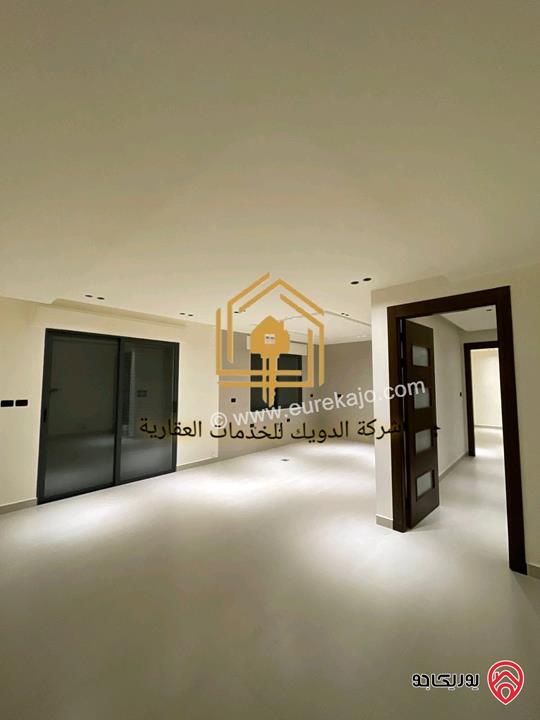 شقة جديدة لم تسكن طابق شبه أرضي مساحة 165م داخلي و 180م خارجي للايجار في عمان - حي الصحابة