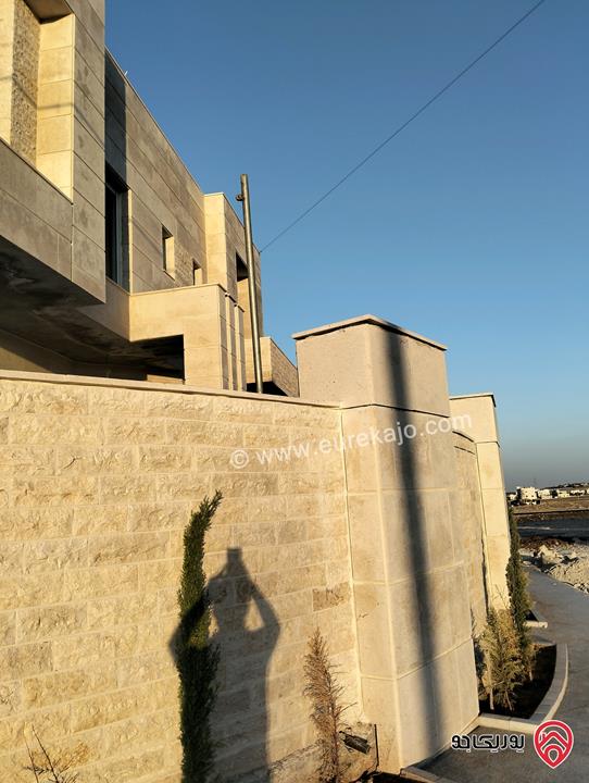 فيلا سوبر ديلوكس مساحة البناء 394م على أرض 500م للبيع في عمان - جاوا