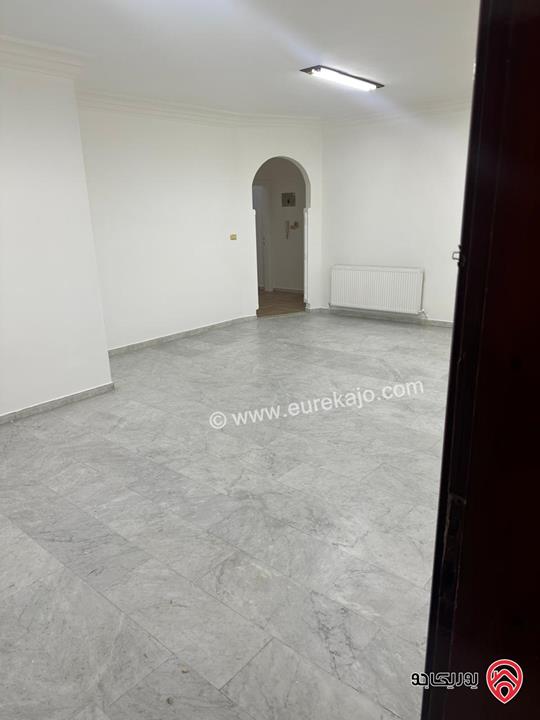 شقة طابق رابع مساحة 140م للبيع في عمان - أم اذينة