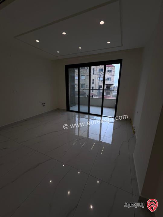 شقة جديدة طابق أول مساحة 150م للبيع في عمان - أم آذينة