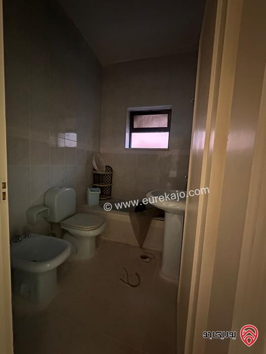 شقة طابق أول مساحة 200م للايجار في عمان - خلدا 