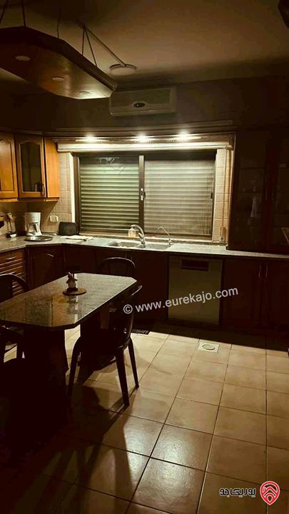 شقة مساحة 200م طابق أول للبيع في عمان - دير غبار