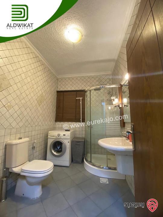 شقة للبيع او للايجار في عمان - الدوار الخامس طابق أرضي مساحة البناء 110م ومساحة الترس 30م