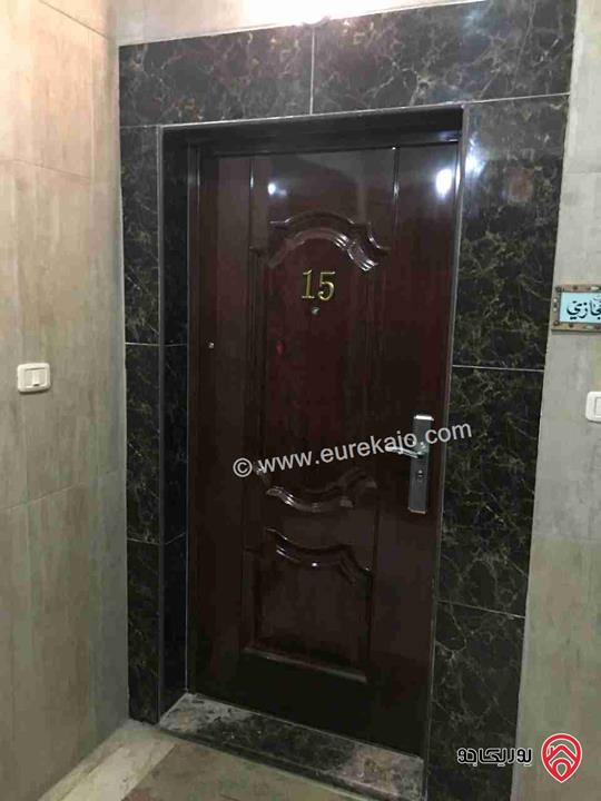 شقة فاخرة طابق ثالث مع روف مساحة 224م للبيع في عمان - ش المطار في مرج الحمام حي الظهير خلف مدارس الرهبات 