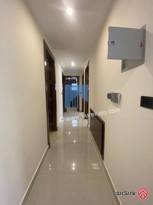 شقة شبه ارضية مساحة 175م مع ترسات 120م للبيع في عمان - الرابية