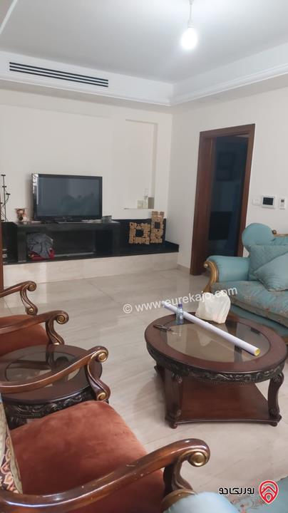 شقة مساحة 190م داخلي و 50م خارجي للبيع في عمان - دير غبار