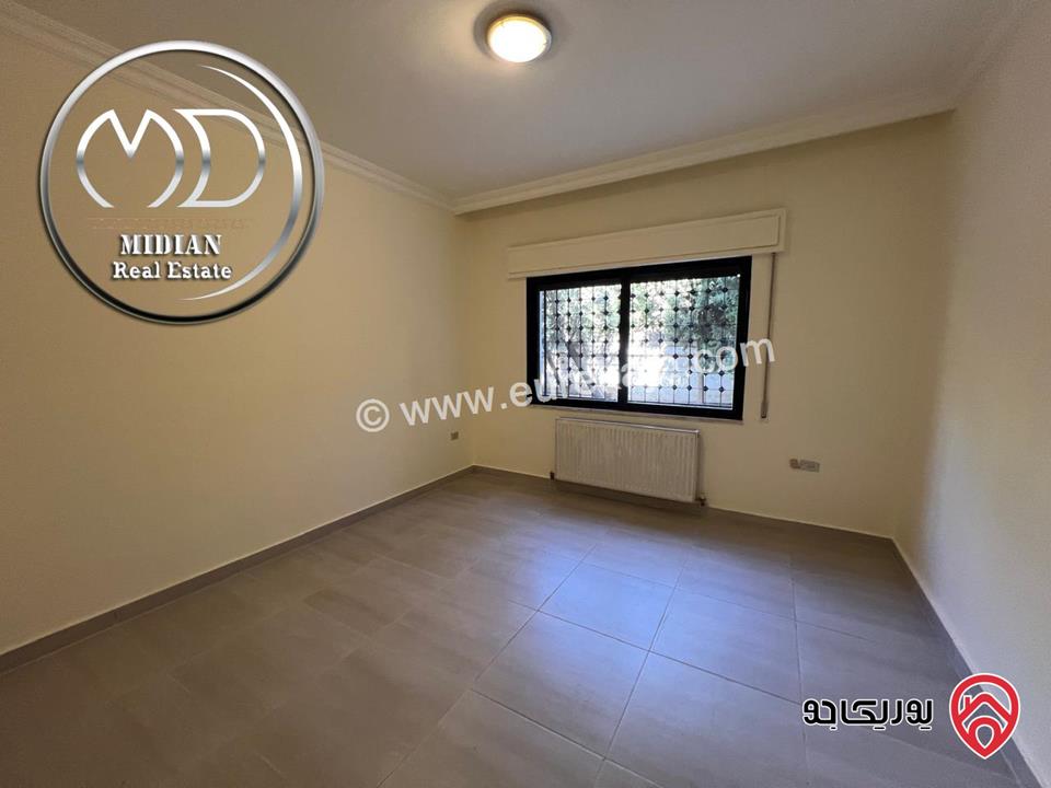 شقة ارضية فارغة للايجار في عمان - خلدا مساحة 220م مع ترس و حديقة 150م تشطيبات و ديكورات سوبر ديلوكس