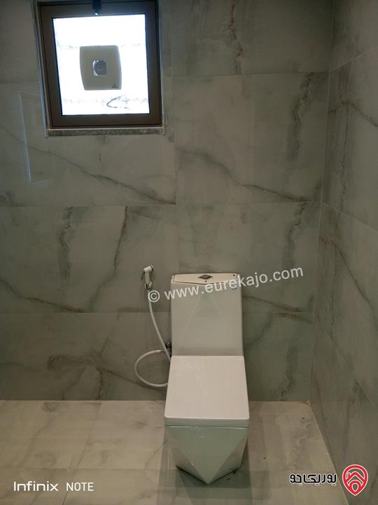 فيلا طابقين مساحة 340م على أرض 319م للبيع في الزرقاء - شومر 