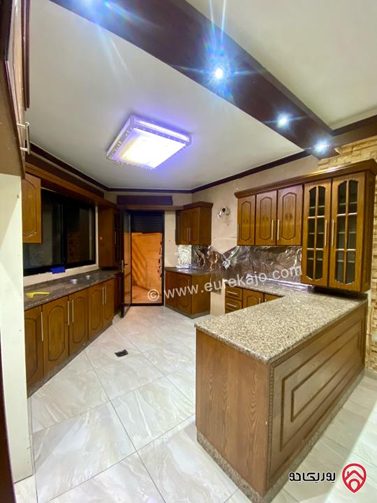 شقة شبه ارضية مساحة 120م على القوشان و 180م على الواقع للبيع في عمان - الياسمين