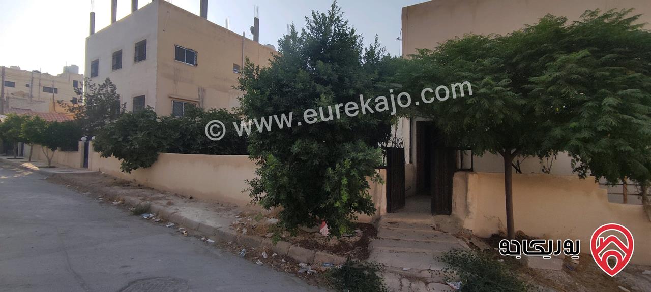 بيت طابقين مساحة 330م على أرض 380م للبيع في الزرقاء - شارع الكرامة