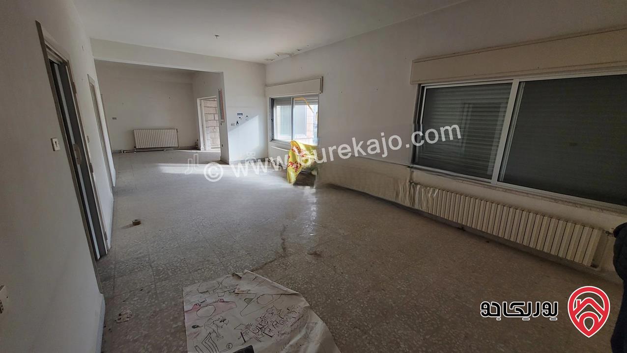 فيلا طابقين مساحة الارض 546م والبناء 450م للبيع في عمان - الدوار الثالث خلف وزراة السياحة   