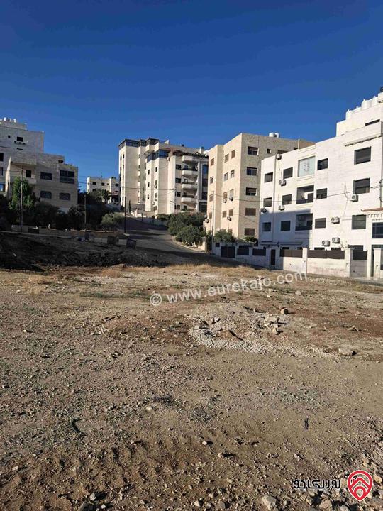 قطعة مميزة على ثلاثة شوارع مساحة 1 دونم و 64م للبيع في عمان - طبربور
