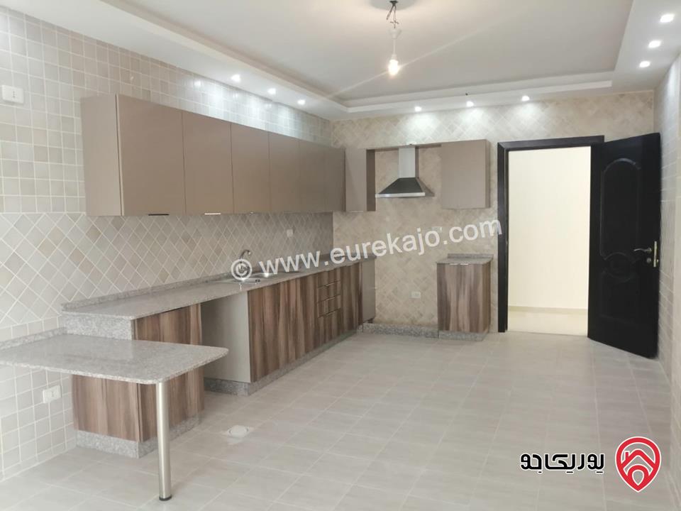 شقة تسوية طابقية مساحة 270م داخلي و 50م خارجي للإيجار في عمان - دير غبار