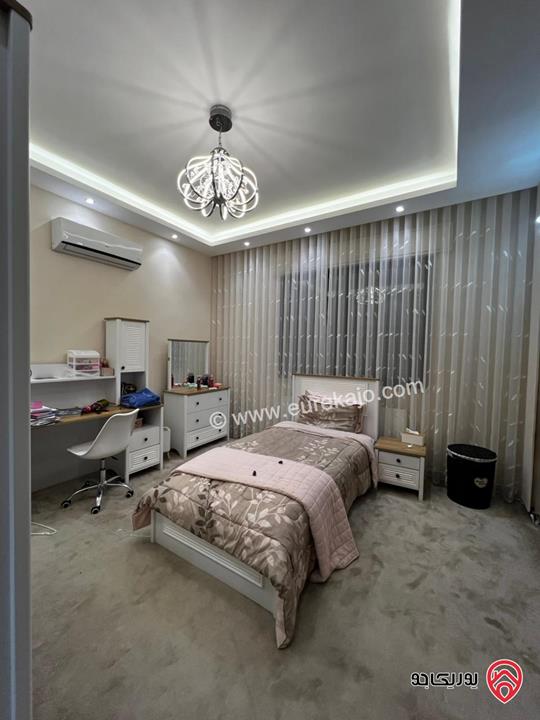 شقة طابق ثالث دوبلكس فاخرة مساحة 240م للبيع مفروشة في عمان - خلدا