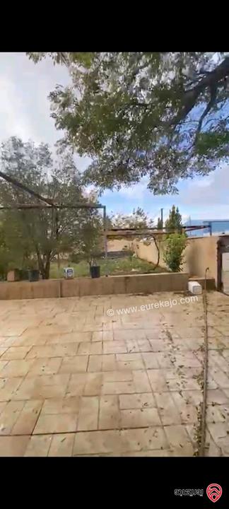 بيت مستقل مساحة 275م على أرض 920م للبيع في عمان - الجويدة