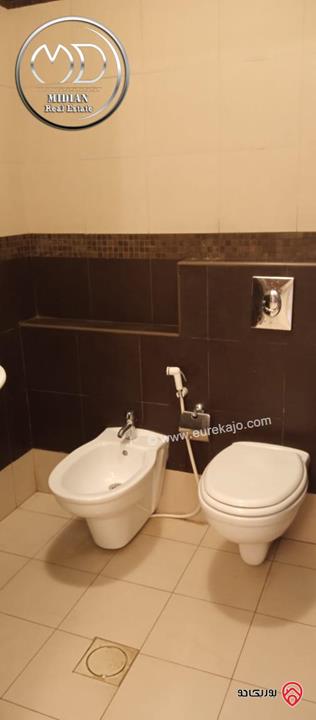 فيلا للبيع في عمان - ضاحية الرشيد مساحة 260م مع تراسات و حدائق تشطيبات سوبر ديلوكس بسعر مميز جداً