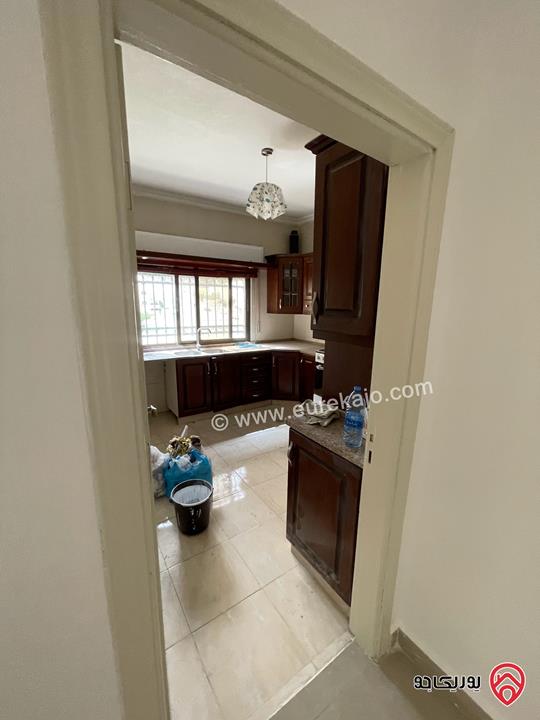 شقة طابق ثالث مساحة 150م للايجار مفروشة في عمان - الجبيهة أم زويتينة بالقرب من جامعة العلوم التطبيقية