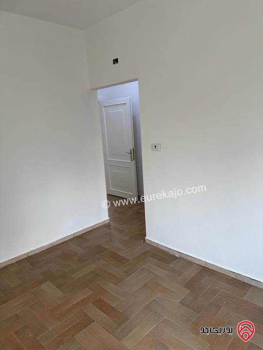 شقة طابق رابع مساحة 140م للبيع في عمان - أم اذينة