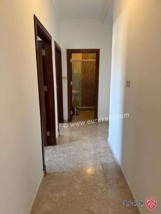 شقة طابق اخير مساحة 187م مع رووف منفصل 48م وترس 110م للبيع في عمان - مرج الحمام