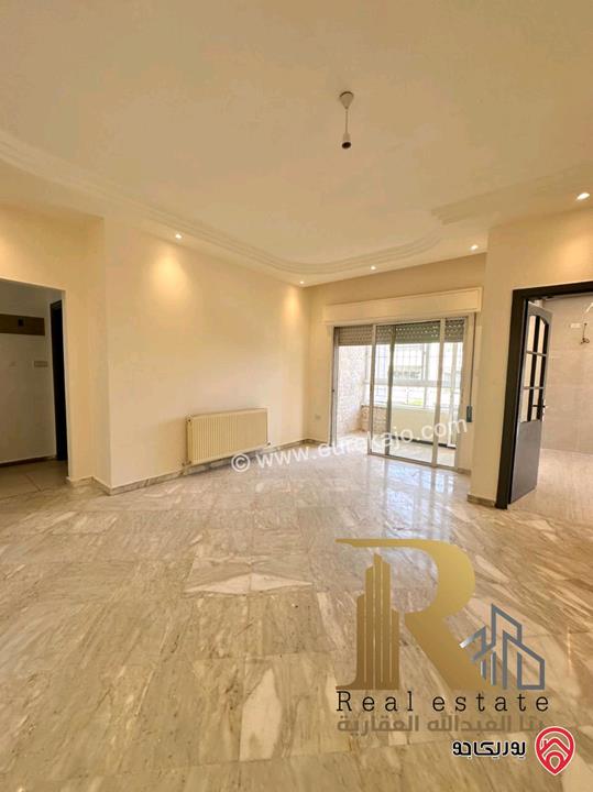 شقة مميزة طابق أرضي مساحة 150م داخلي و 120م خارجي للبيع في عمان - أبنو السوس