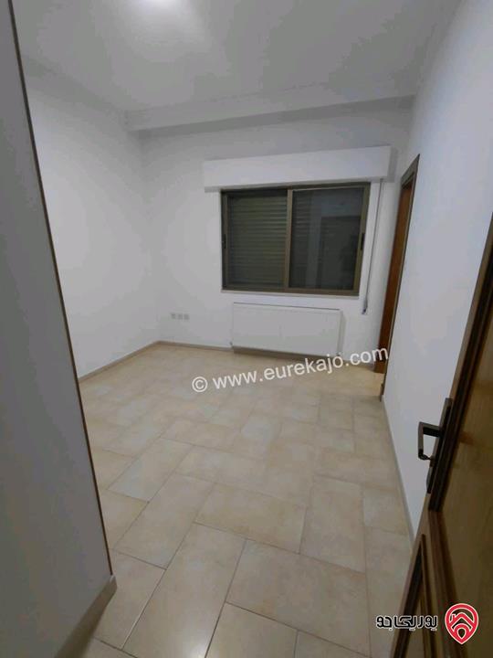 شقة فارغة طابق ثالث مساحة 250م للايجار في عمان - ام السماق 