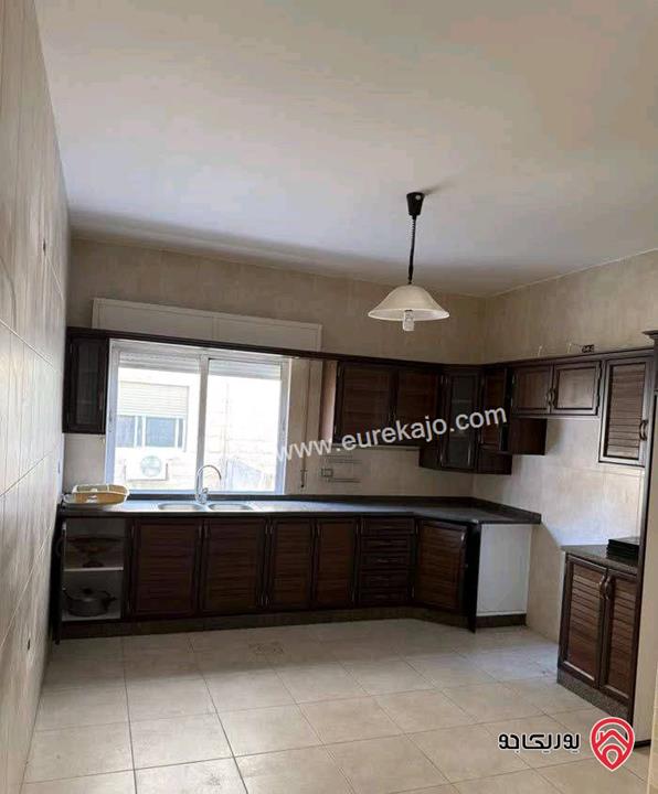 شقة فارغة طابق ثاني مساحة 220م للايجار في عمان - خلدا