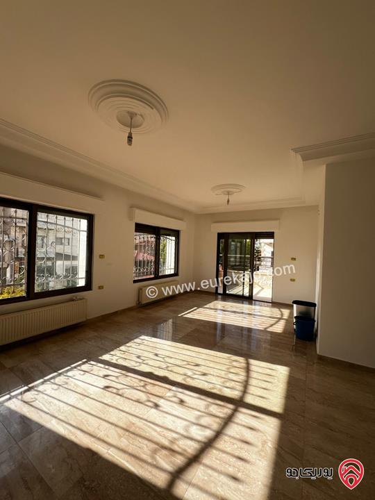 شقة سوبر ديلوكس طابق أول مساحة 200م للايجار في عمان - خلدا