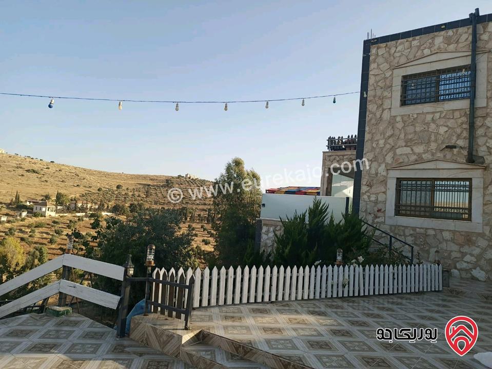 مزرعة مساحة الأرض 5 دونم و 150م عليها بناء 200م للبيع في المفرق