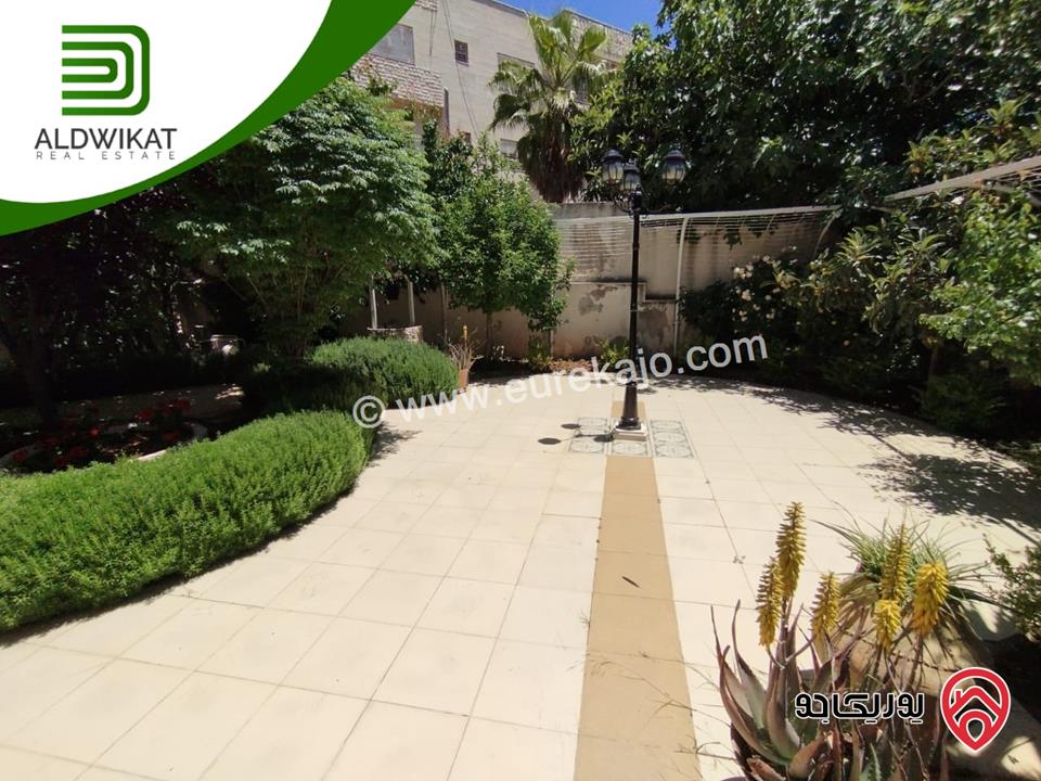فيلا مساحة البناء 465م ومساحة الارض 840م للبيع في عمان - الجبيهة حي الجامعة
