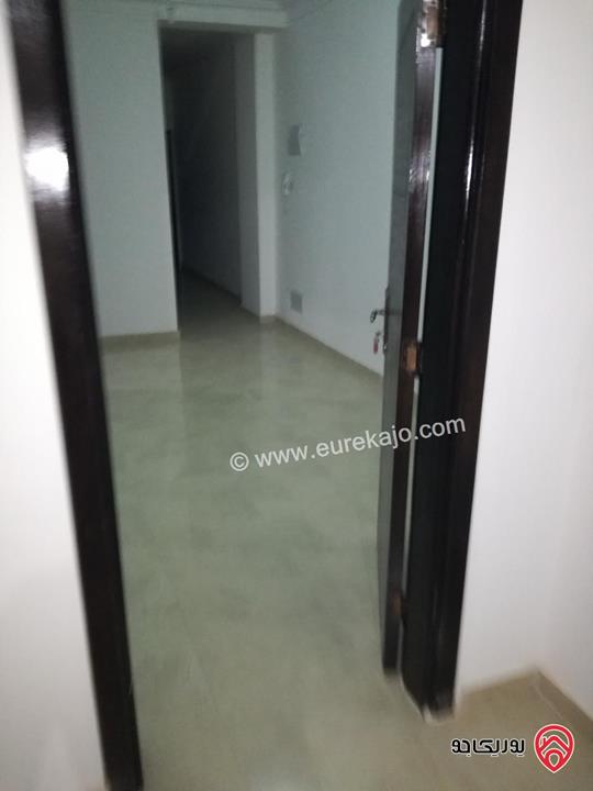 شقة طابق ثاني مساحة 120م للبيع في عمان - الزهور خلف شارع الاذاعة والتلفزيون 